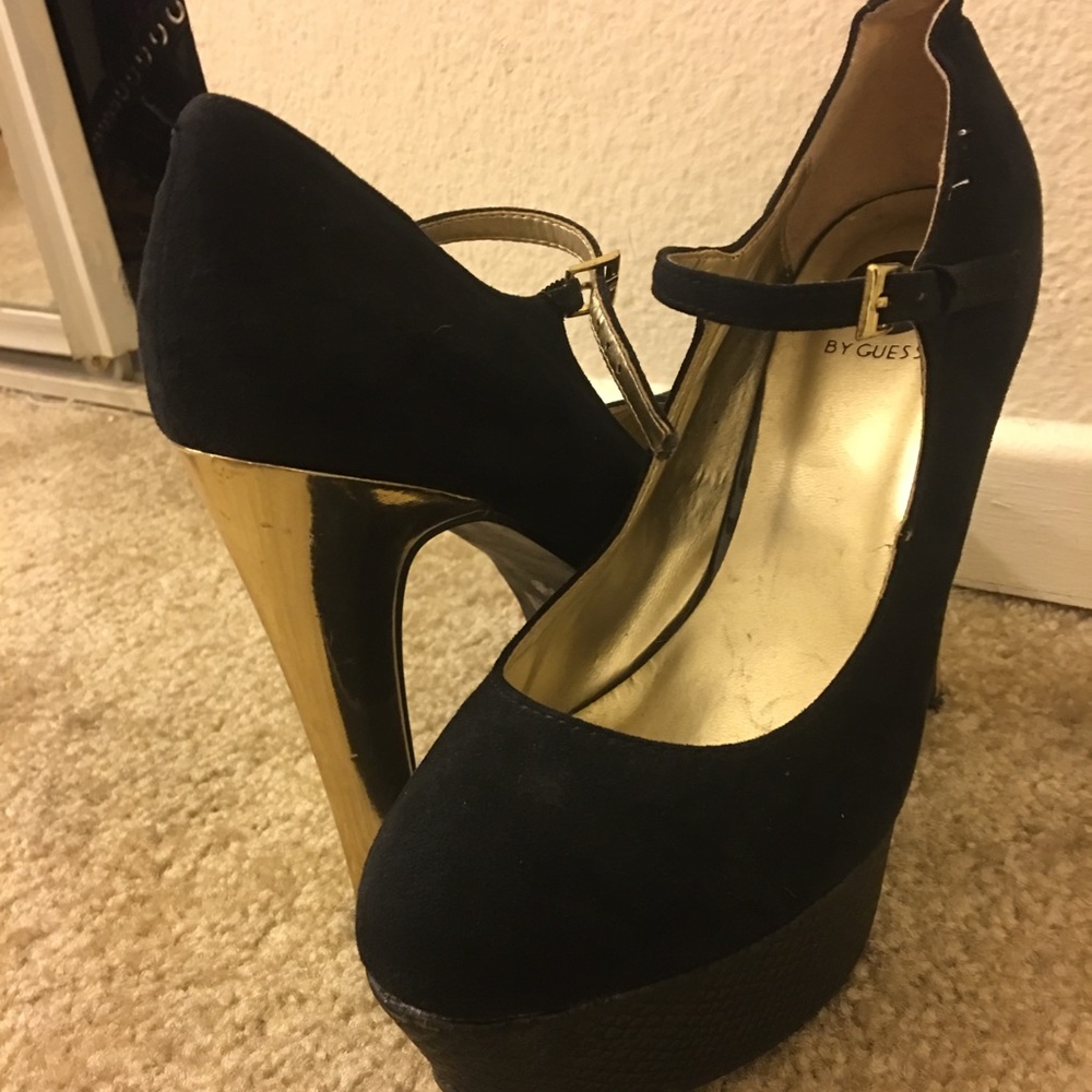 Guess pumps